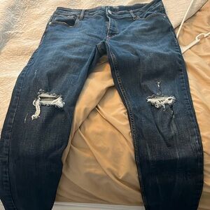 Women’s distressed skinny jeans.